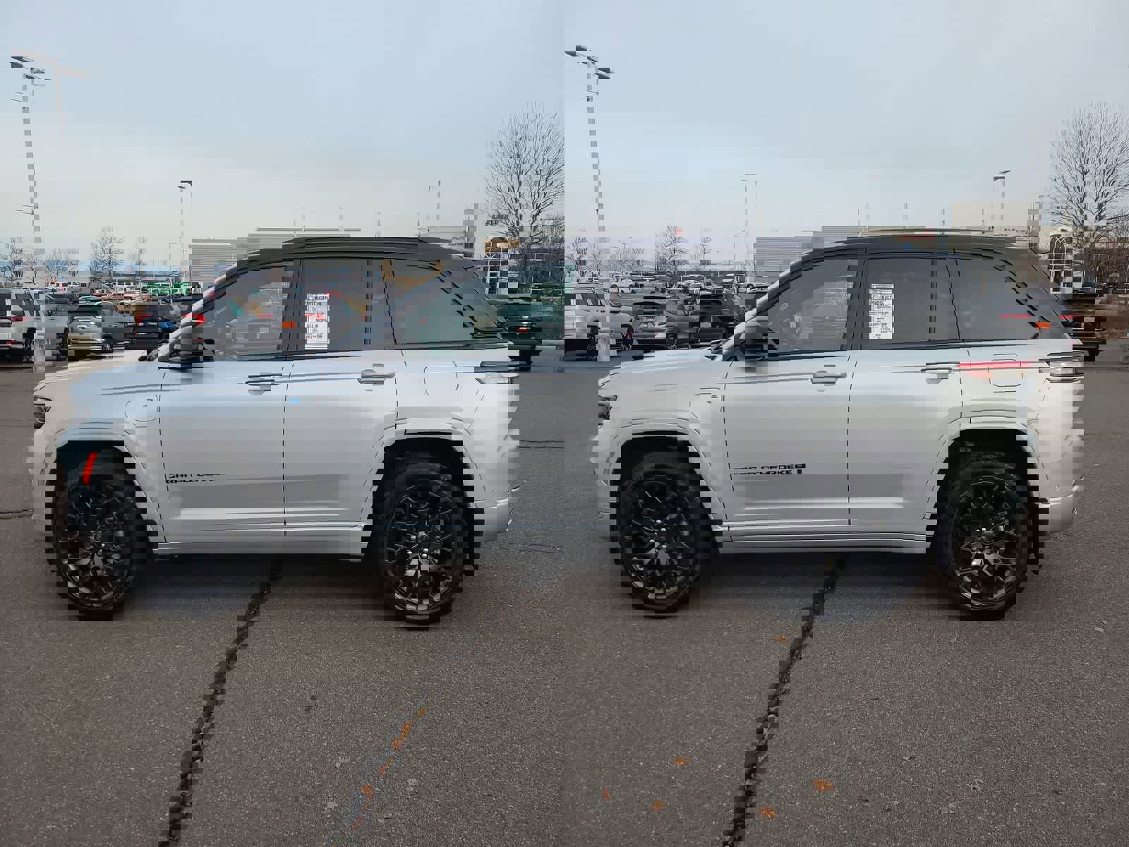 Used 2023 Jeep Grand Cherokee Summit image 11