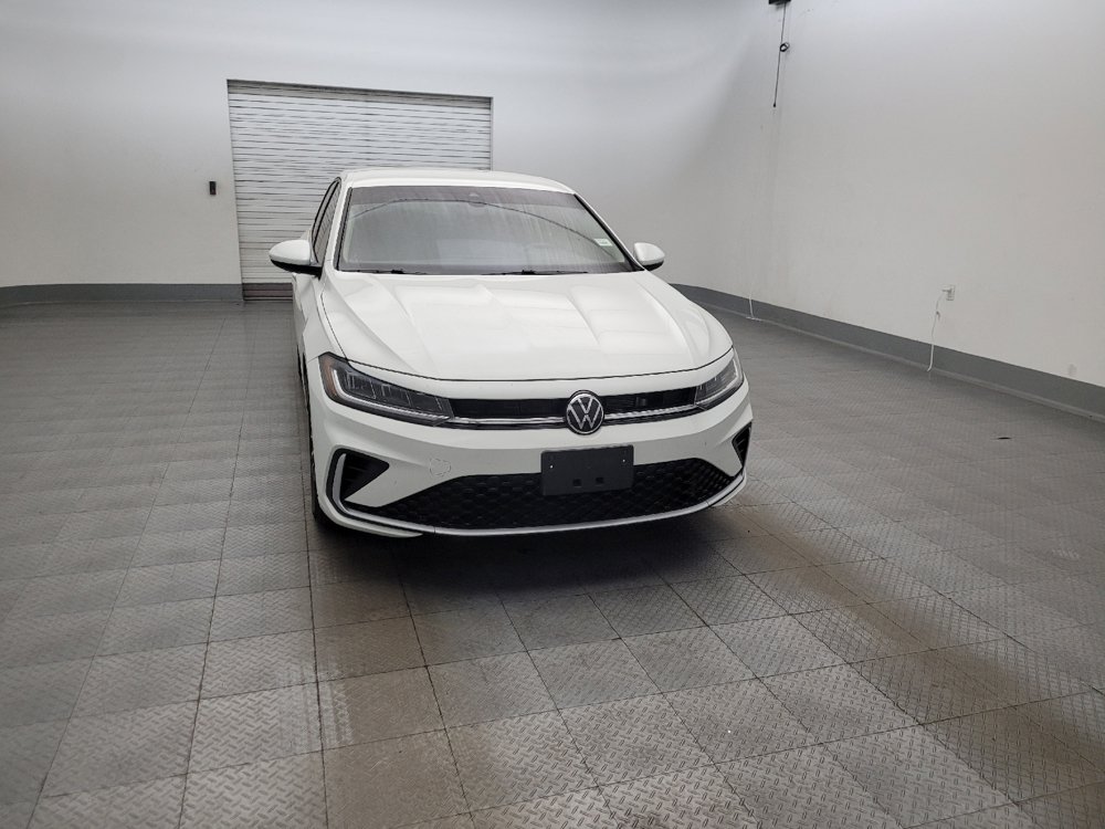 Used 2025 Volkswagen Jetta SE FWD image 14