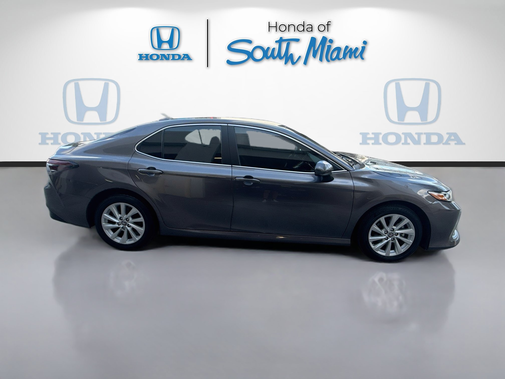 Used 2024 Toyota Camry LE FWD image 8