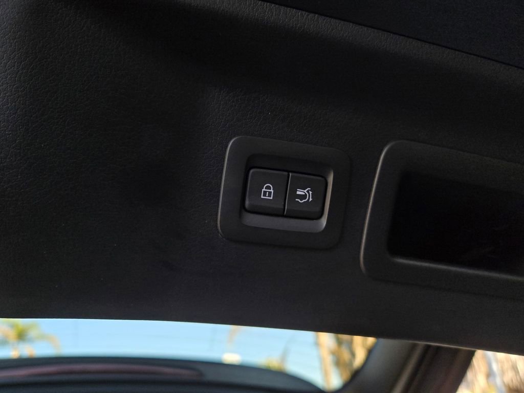 Certified 2025 MAZDA CX-70 Plug-In Hybrid w/ Premium Plus image 35