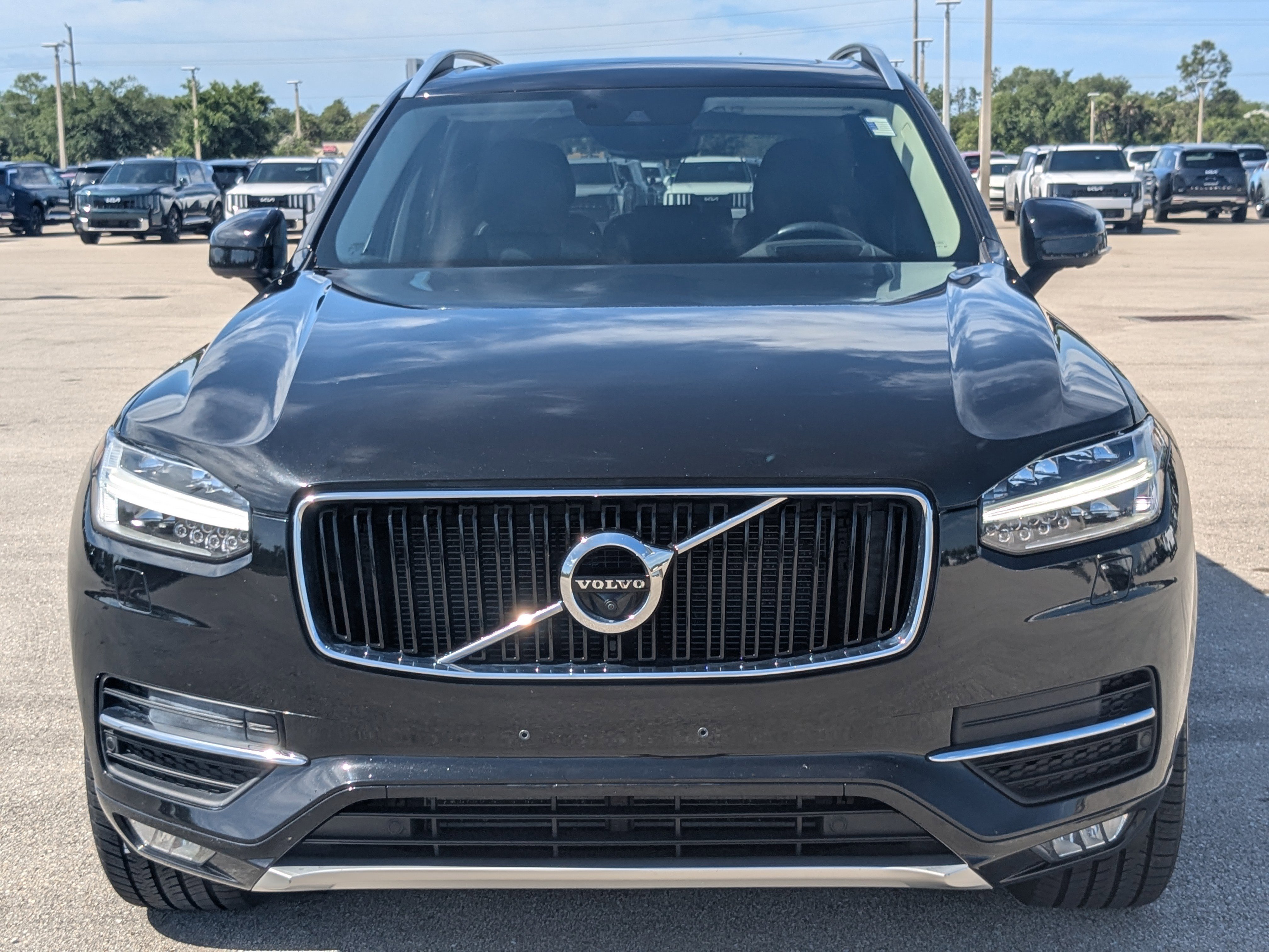 Used 2017 Volvo XC90 T6 Momentum w/ Vision Package image 3