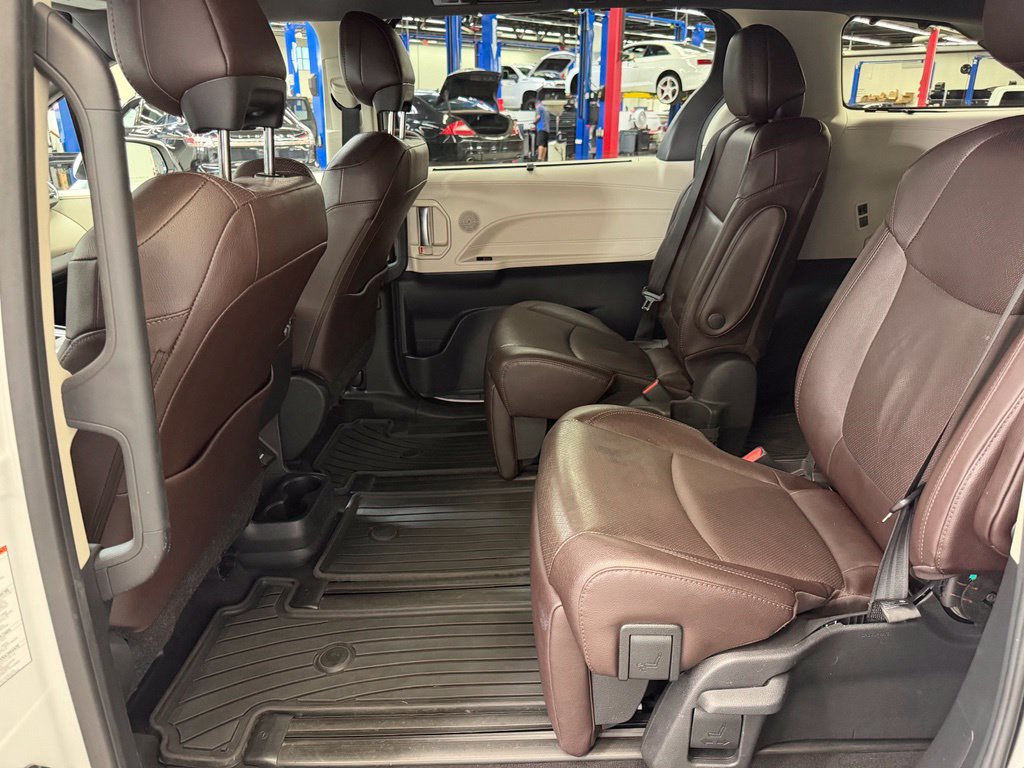 Used 2021 Toyota Sienna Platinum FWD image 19