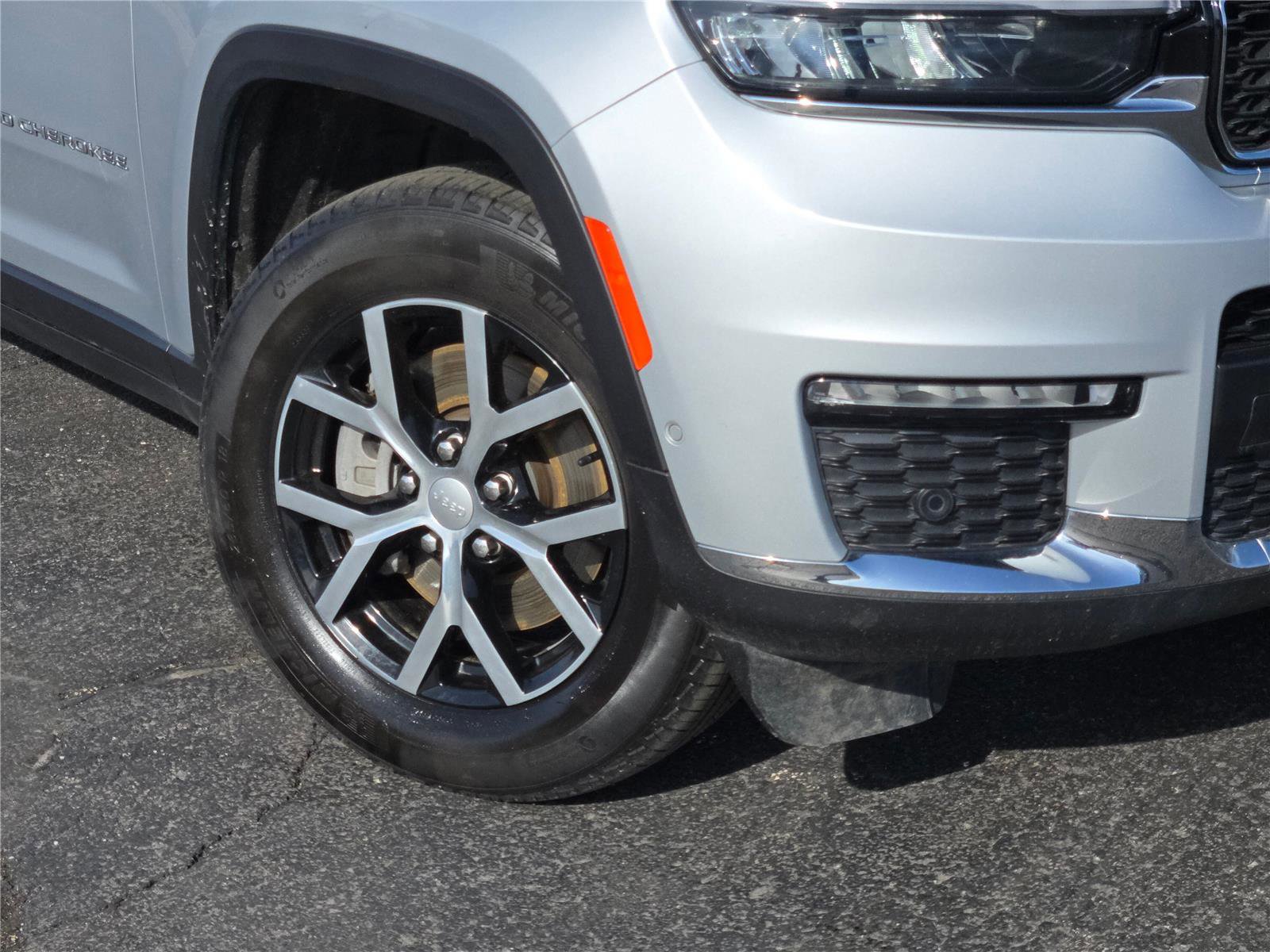 Certified 2024 Jeep Grand Cherokee L Limited w/ Luxury Tech Group II AWD/4WD image 4