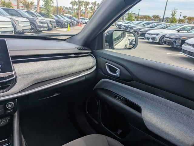 Used 2023 Jeep Compass Sport AWD/4WD image 17