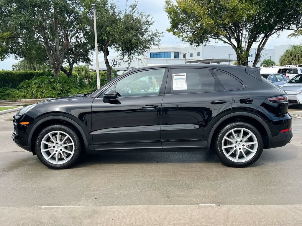 Used 2022 Porsche Cayenne w/ Premium Package AWD/4WD image 4