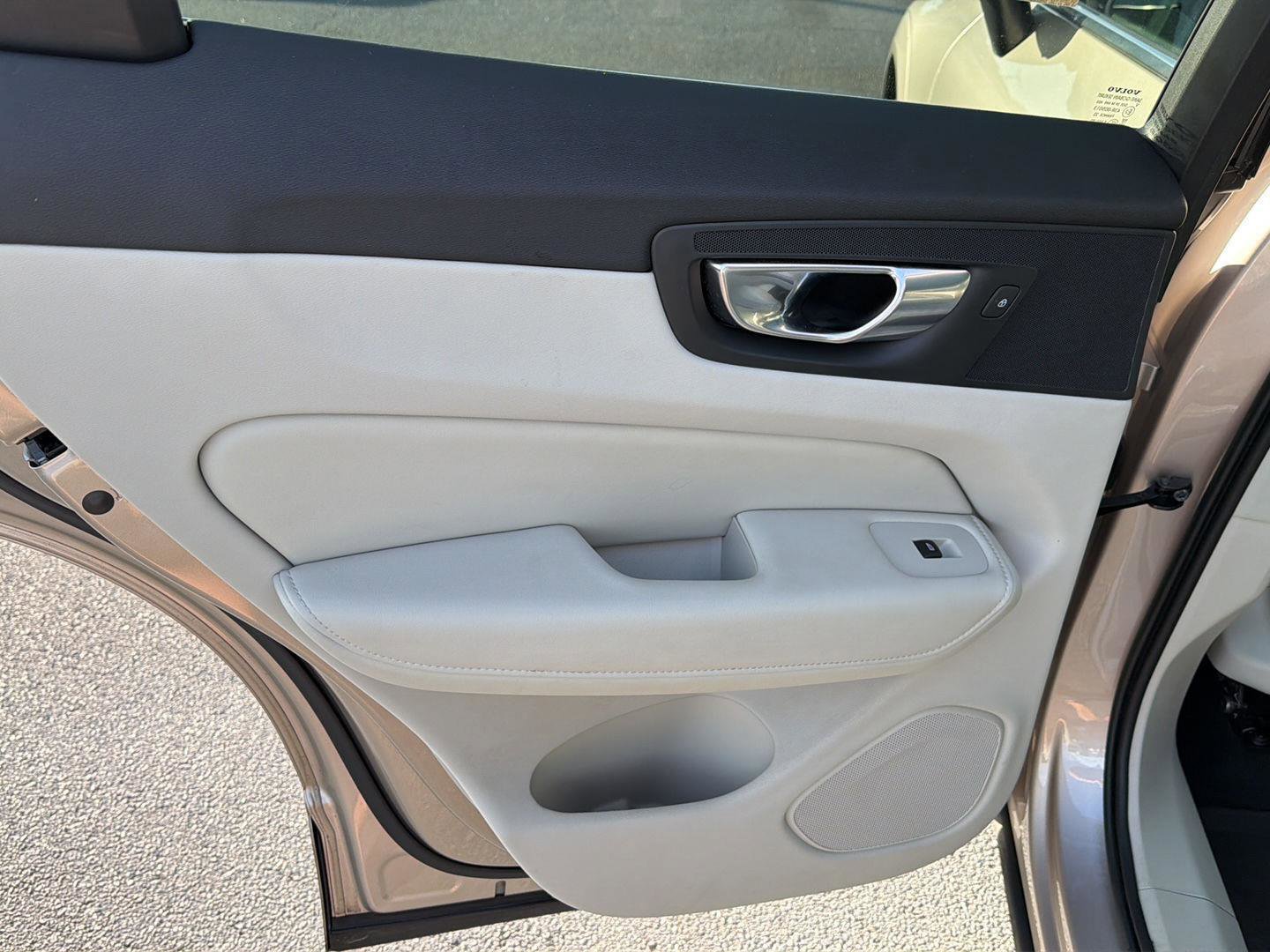 Used 2023 Volvo XC60 B5 Plus w/ Protection Package Premier FWD image 17