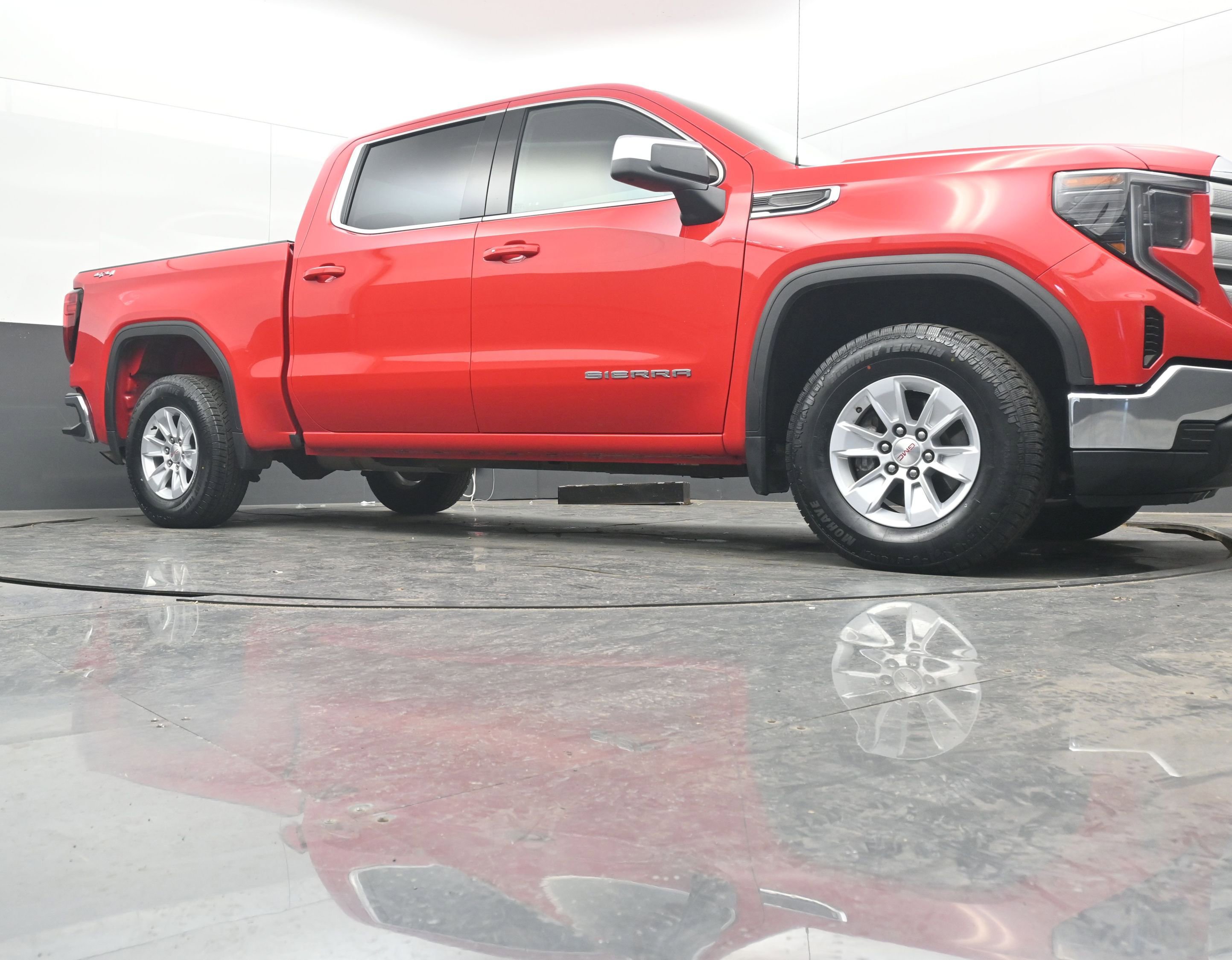 Used 2024 GMC Sierra 1500 SLE image 24