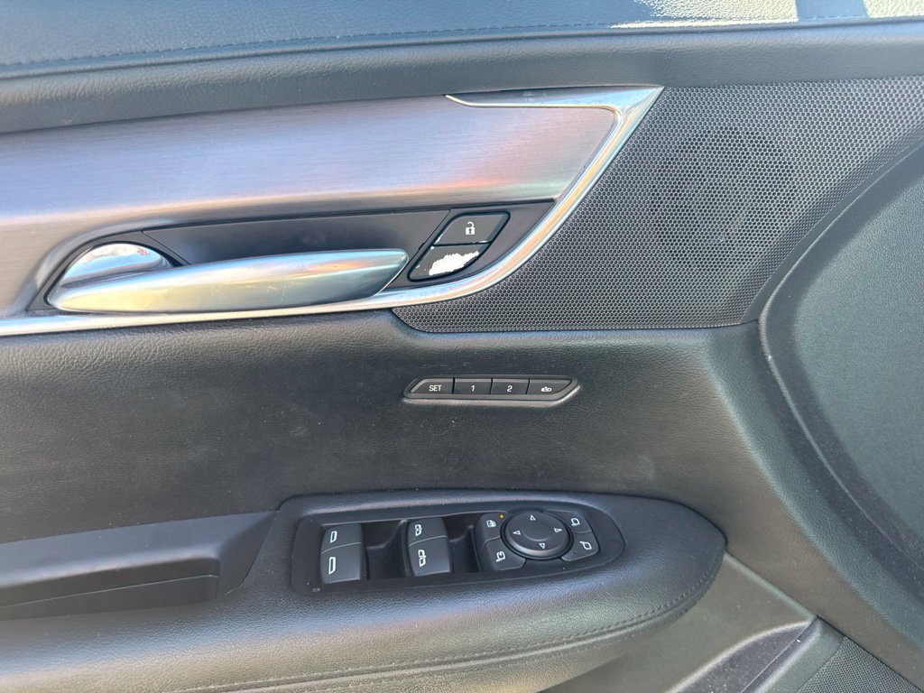 Used 2017 Cadillac XT5 Luxury FWD image 8