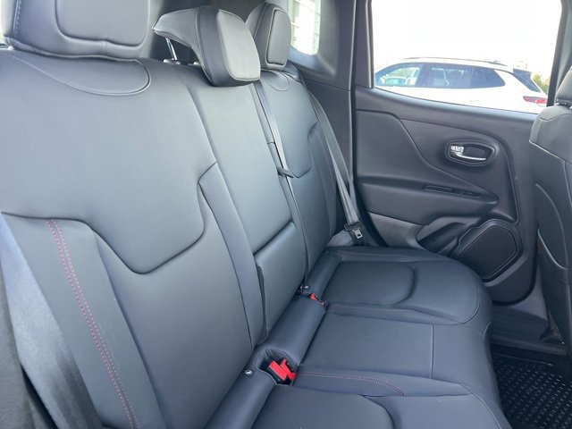 Used 2022 Jeep Renegade Trailhawk image 30