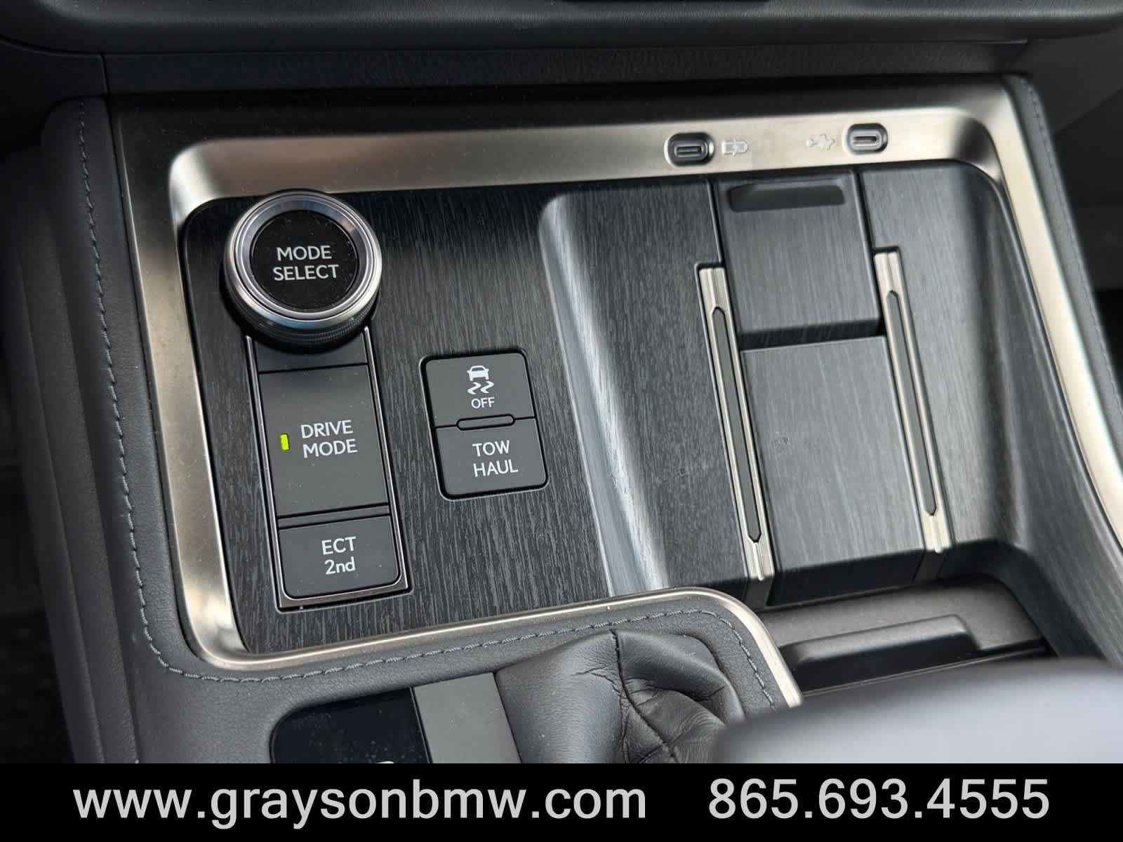 Used 2024 Lexus GX 550 w/ Accessory Package (2T) AWD/4WD image 32