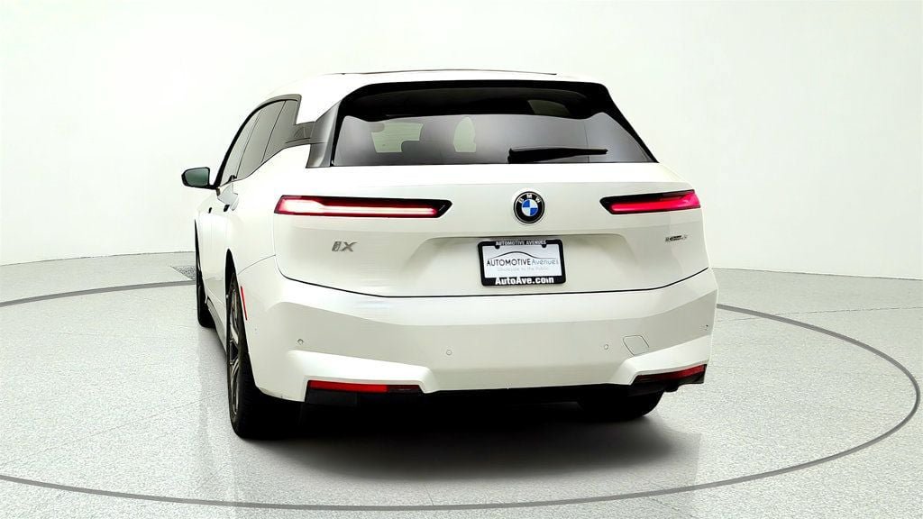 Used 2026 BMW iX xDrive45 w/ Premium Package AWD/4WD image 6