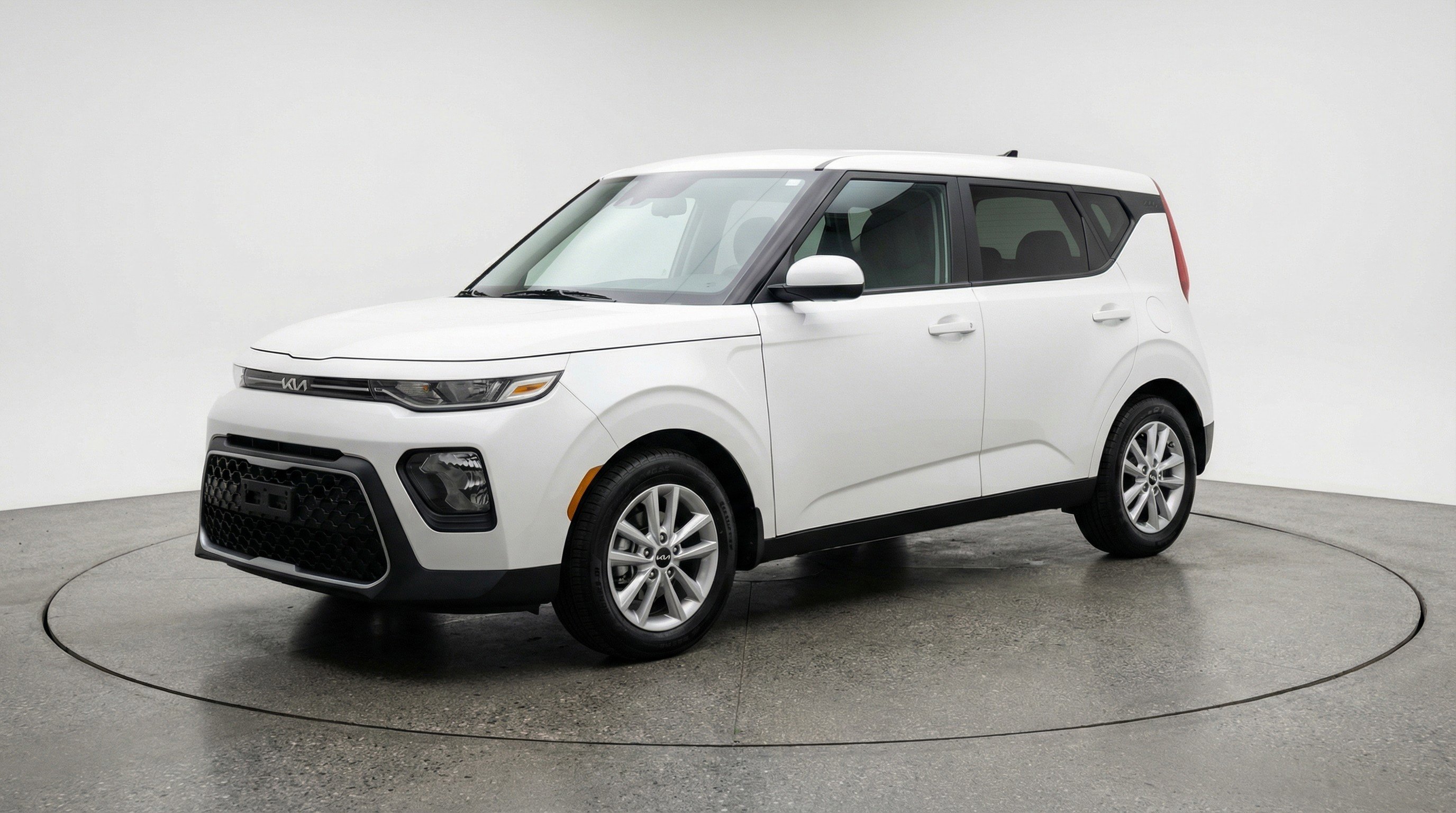 Used 2025 Kia Soul LX w/ LX Technology Package image 3