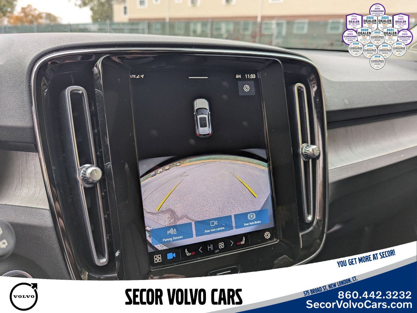 Certified 2023 Volvo XC40 B5 Plus AWD/4WD image 15