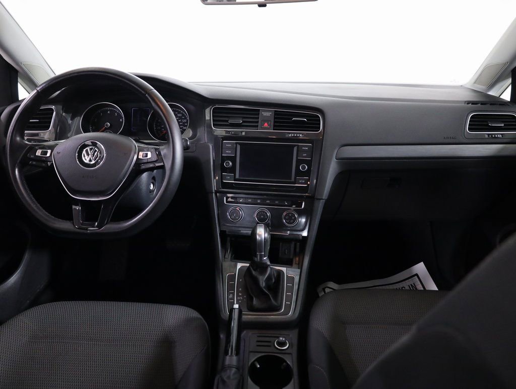 Used 2018 Volkswagen Golf S image 45