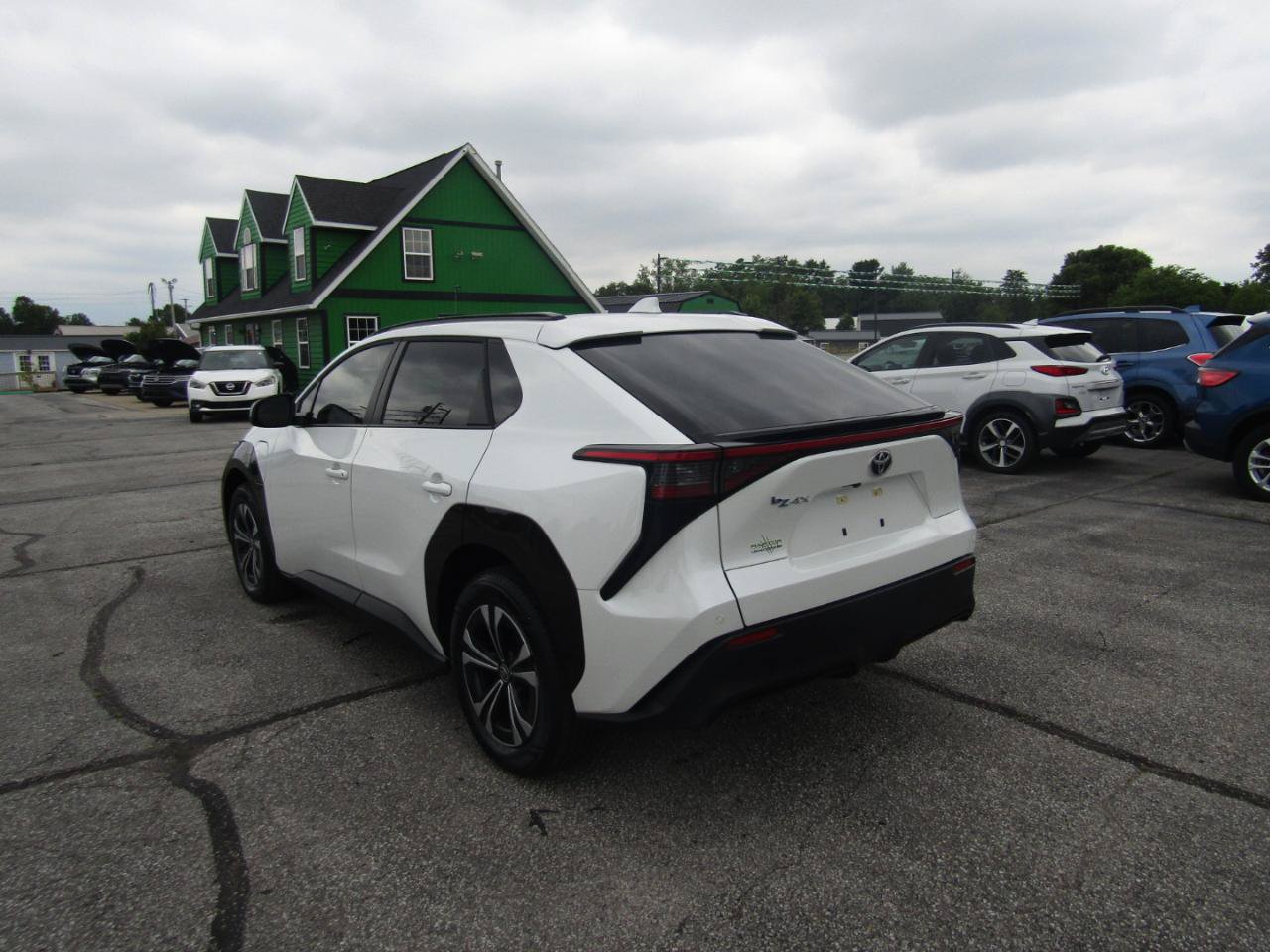 Used 2023 Toyota bZ4X FWD image 5