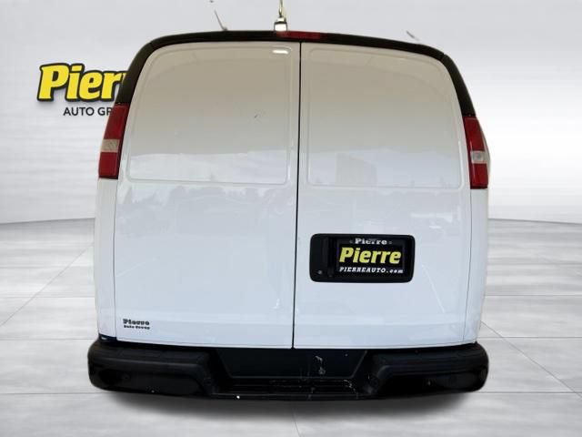 Used 2021 Chevrolet Express 2500 w/ Driver Convenience Package RWD image 3