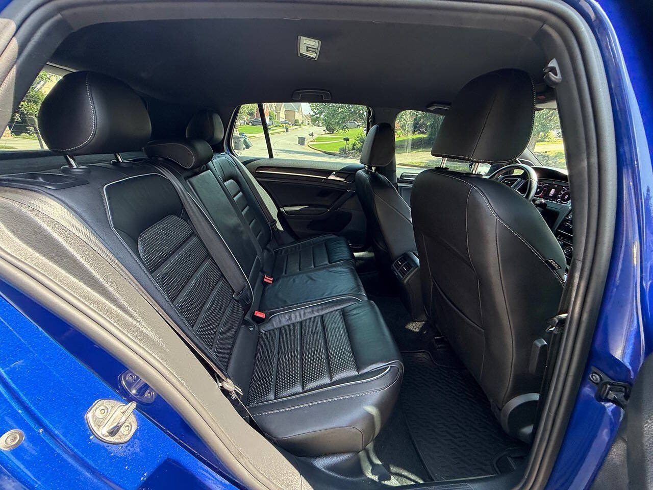 Used 2019 Volkswagen Golf R 4-Door AWD/4WD image 17