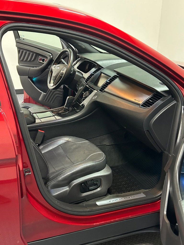Used 2013 Ford Taurus SHO image 11