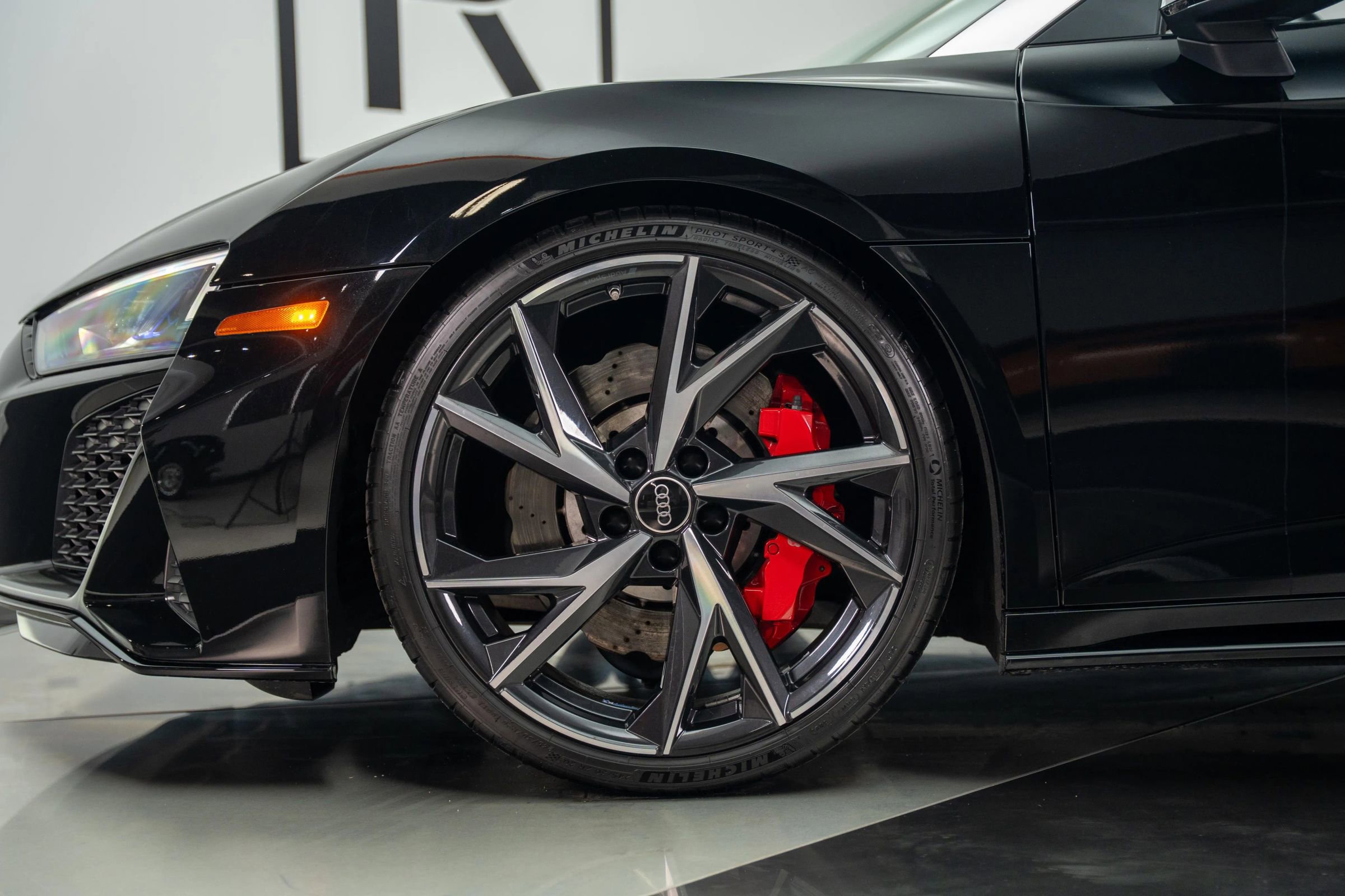 Used 2021 Audi R8 V10 w/ Premium Package image 5