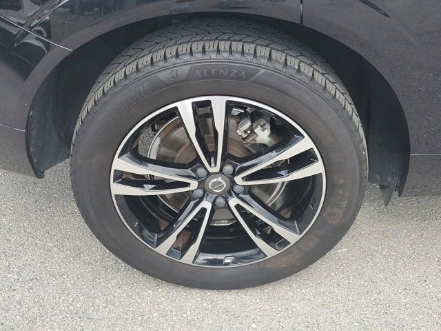 Used 2019 Volvo XC60 T6 Momentum w/ Multimedia Package image 5