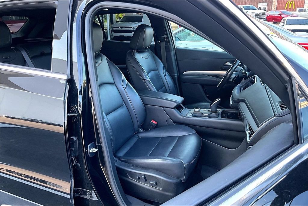 Used 2021 Cadillac XT4 Premium Luxury w/ Cold Weather Package AWD/4WD image 9