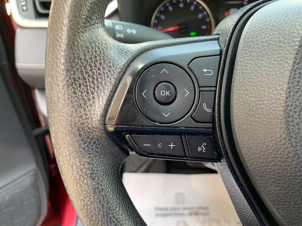 Used 2021 Toyota RAV4 LE AWD/4WD image 26