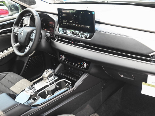 New 2025 Mitsubishi Outlander SE image 33