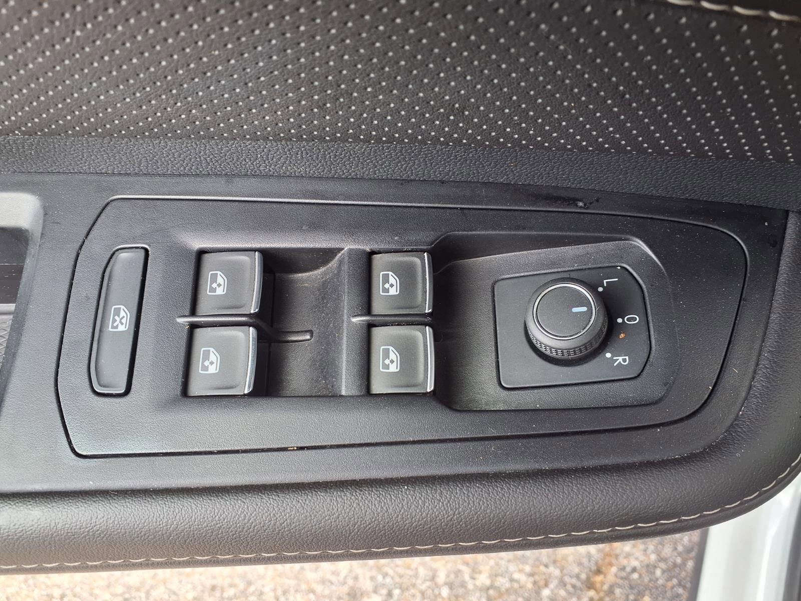 Used 2025 Volkswagen Atlas Cross Sport SE image 7