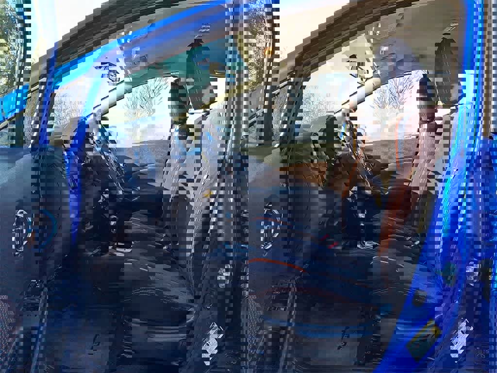 Used 2015 Nissan Versa Note SR w/ SR Convenience Package image 11