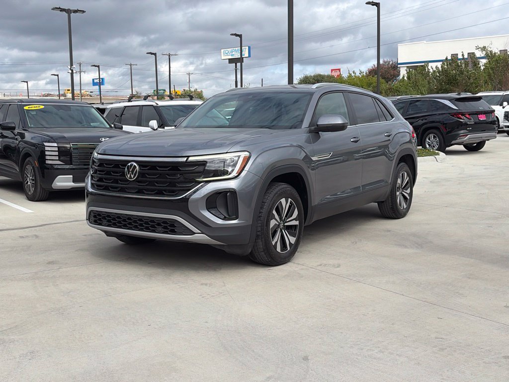 Used 2024 Volkswagen Atlas Cross Sport SE FWD image 3