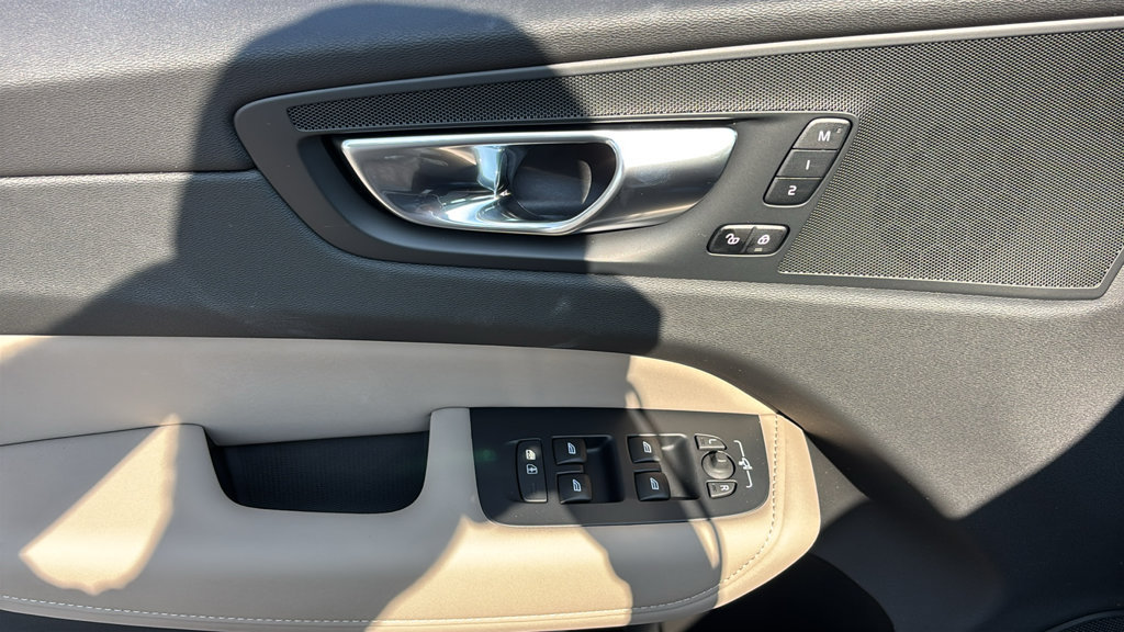 New 2027 Volvo XC60 B5 Core AWD/4WD image 12