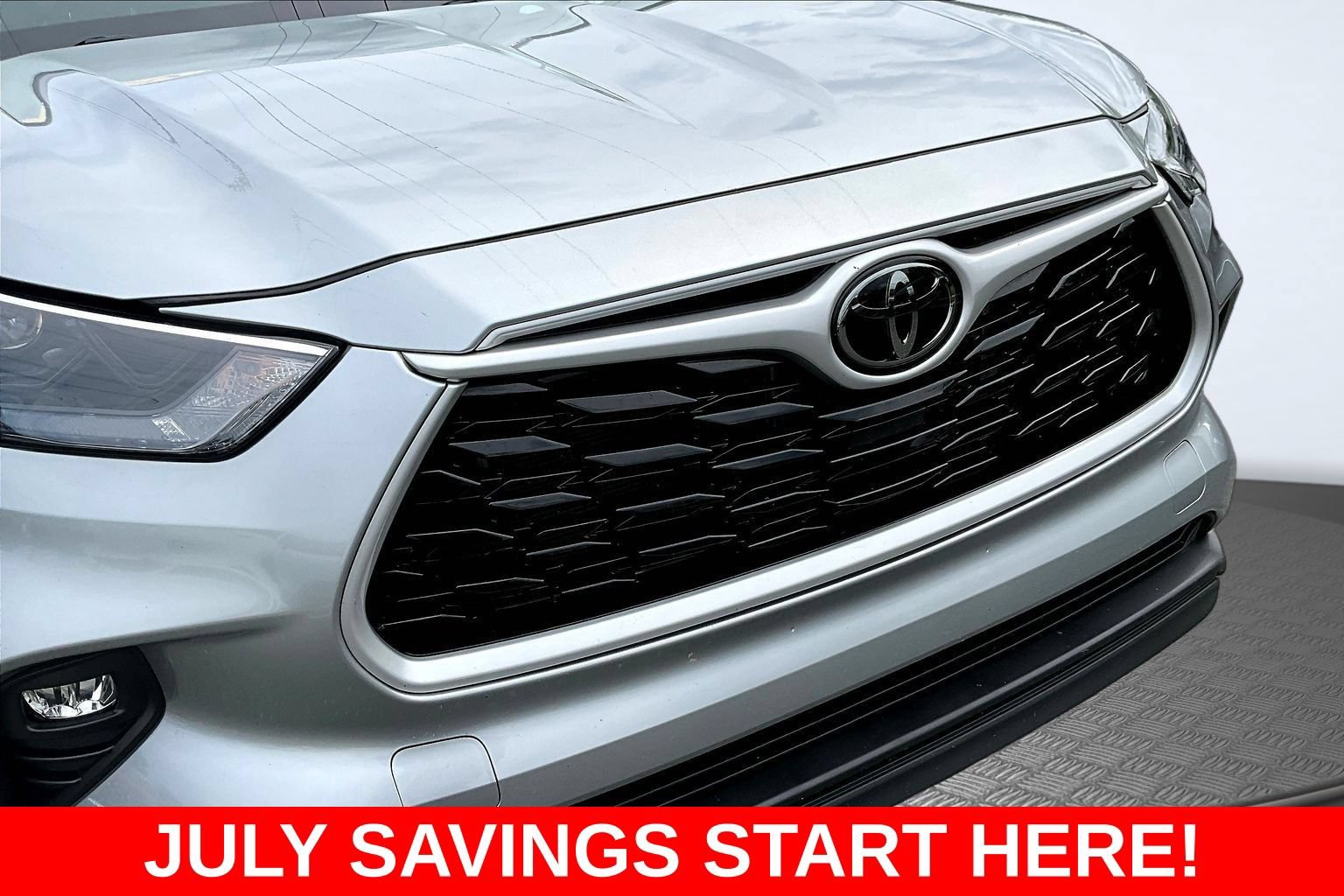 Used 2024 Toyota Highlander XLE AWD/4WD image 44