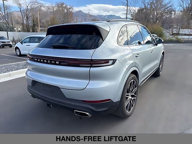 Used 2024 Porsche Cayenne w/ Premium Package AWD/4WD image 3