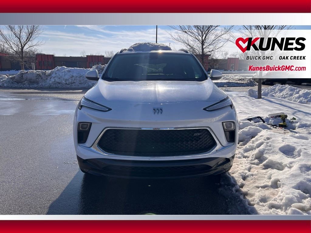 Used 2024 Buick Encore GX Sport Touring image 3