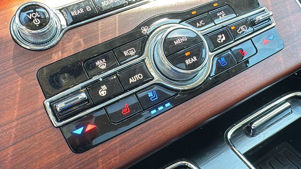 Used 2021 Lincoln Aviator Reserve w/ Equipment Group 201A RWD image 17