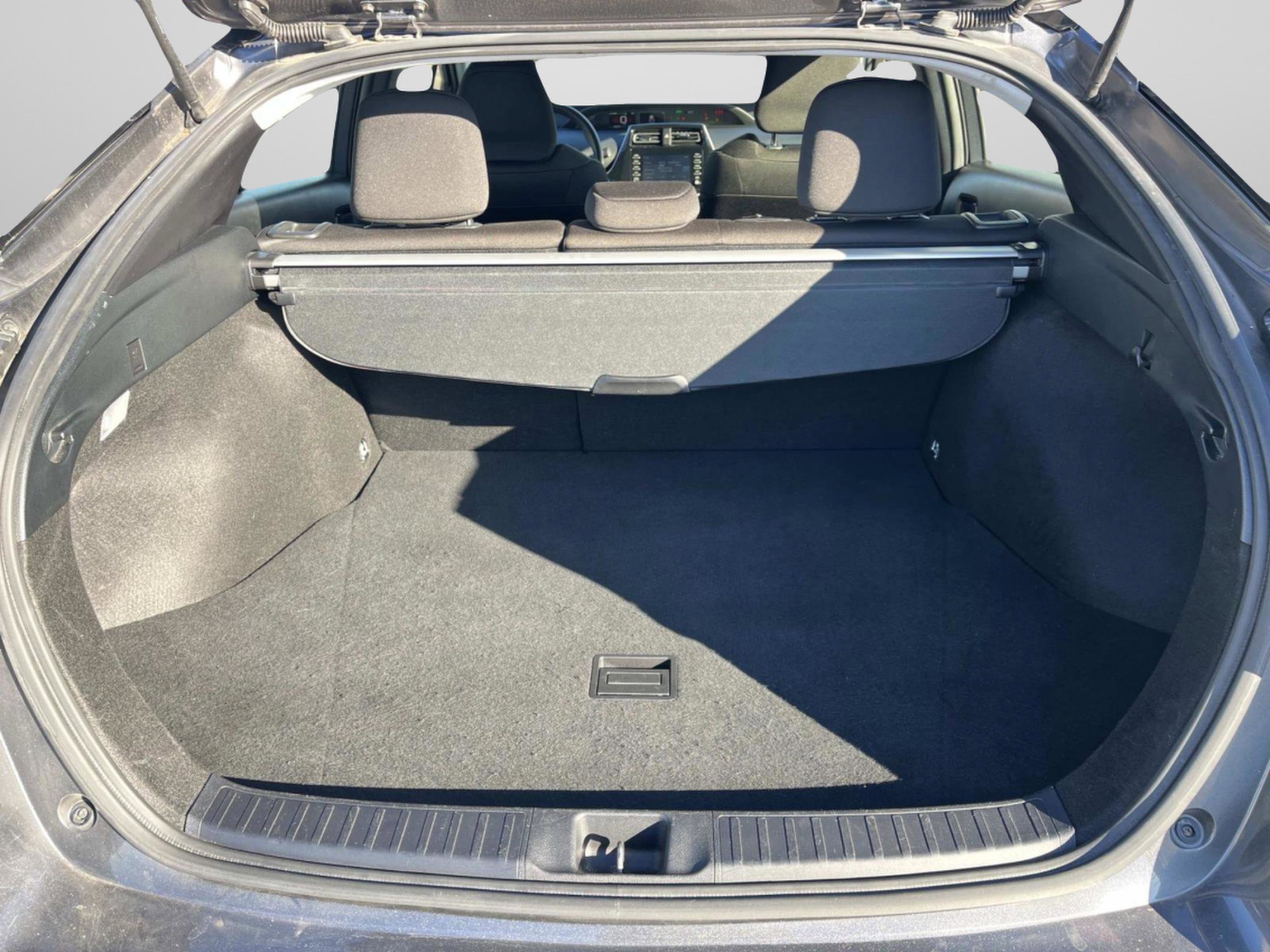 Used 2022 Toyota Prius L Eco image 21