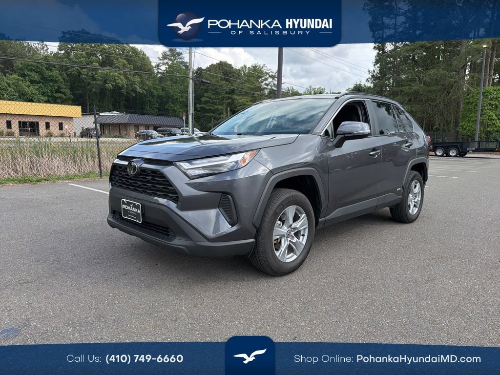 Used 2025 Toyota RAV4 XLE AWD/4WD image 1