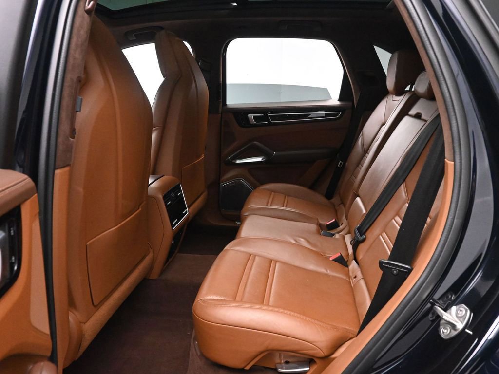Used 2021 Porsche Cayenne Turbo w/ Premium Package Plus image 19