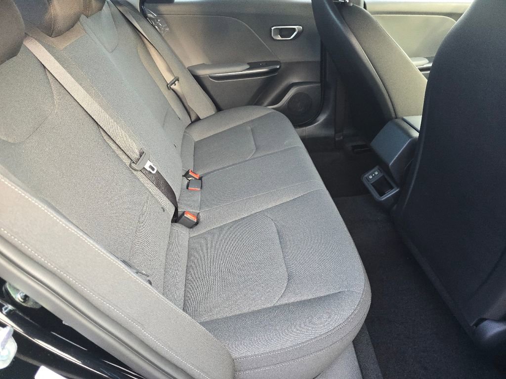 New 2025 Kia K4 LX image 16