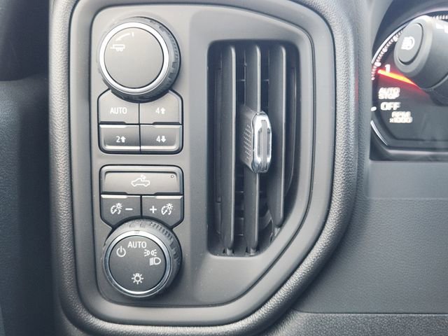 Used 2025 Chevrolet Silverado 1500 Custom Trail Boss w/ Turbomax Blackout Package AWD/4WD image 18