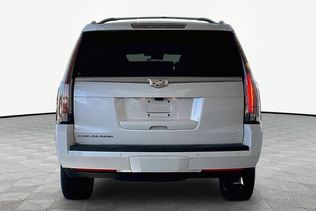Used 2018 Cadillac Escalade Premium Luxury w/ LPO, Radiant Package AWD/4WD image 6