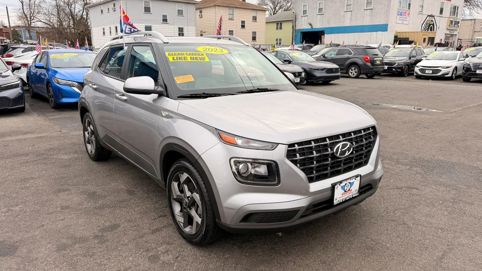 Used 2023 Hyundai Venue SEL image 2