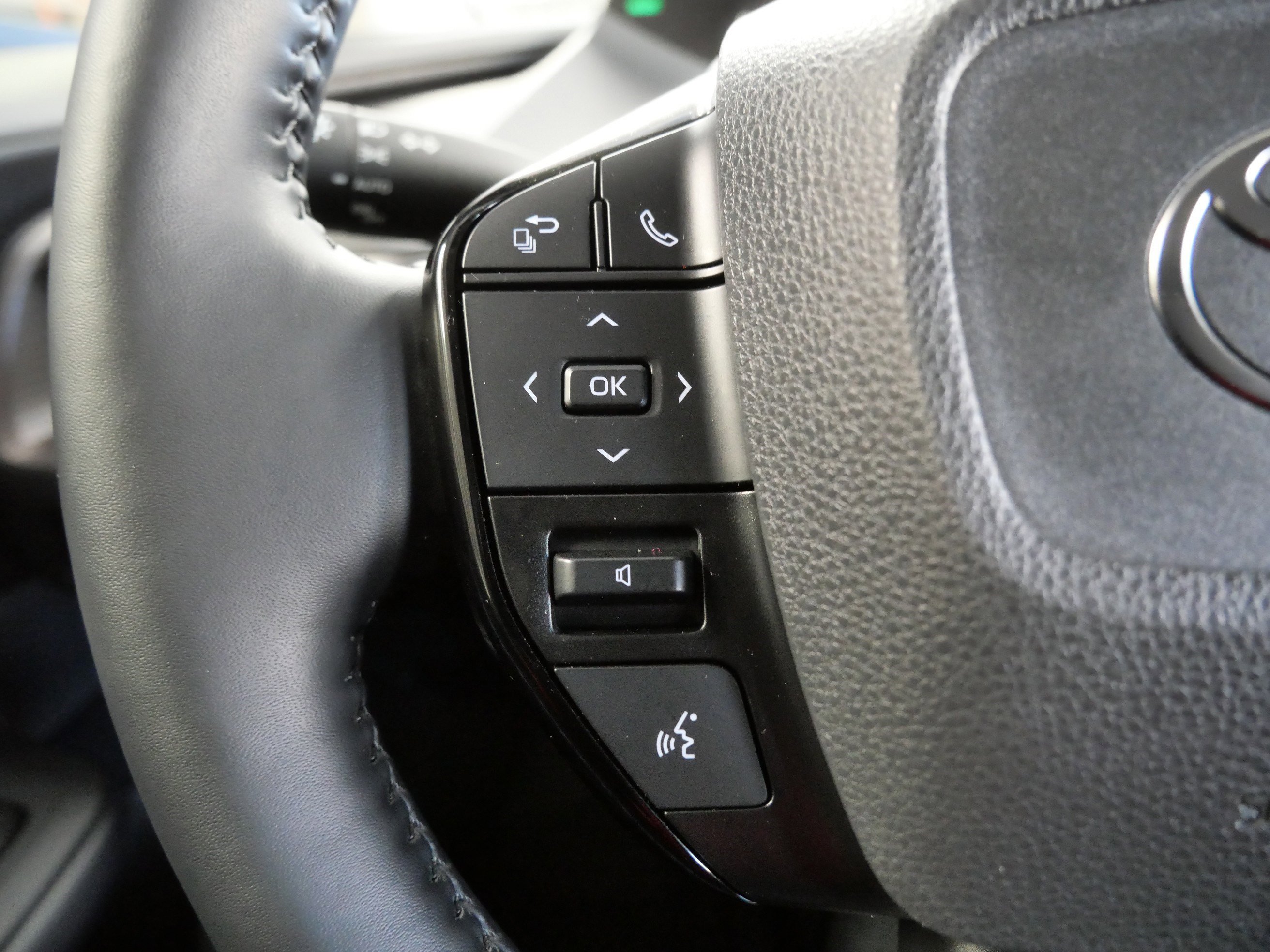 Used 2024 Toyota Prius XLE image 27