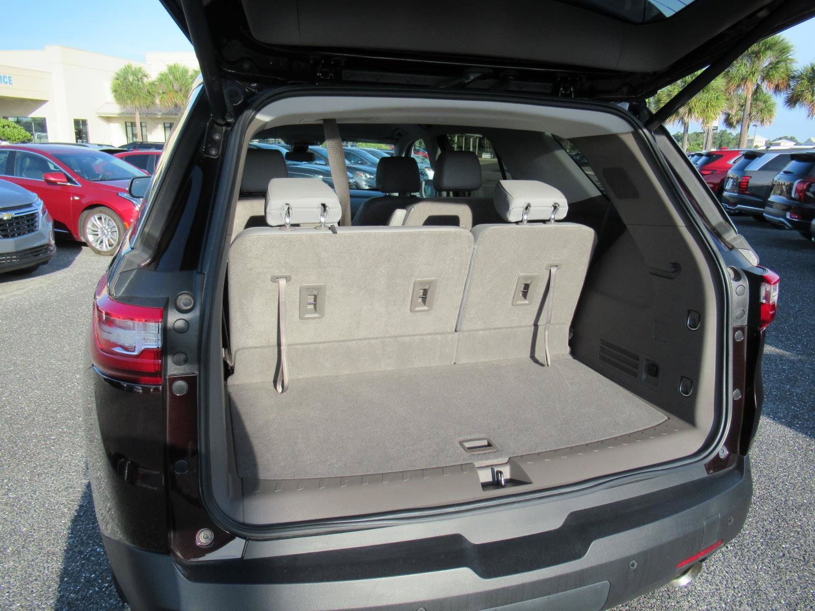 Used 2021 Chevrolet Traverse LT w/ LT Premium Package AWD/4WD image 37
