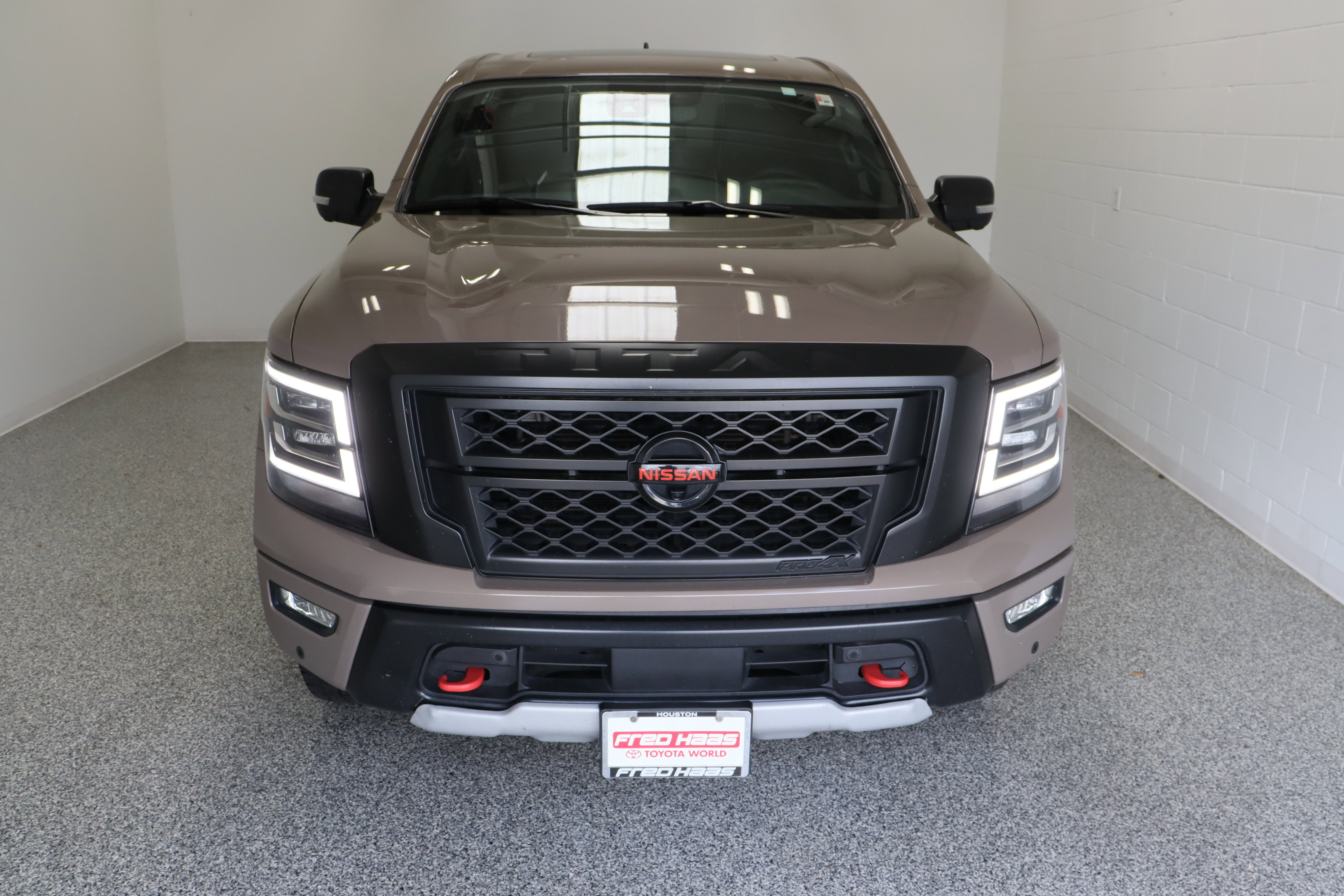 Used 2022 Nissan Titan PRO-4X w/ Pro-4x Convenience Package image 3