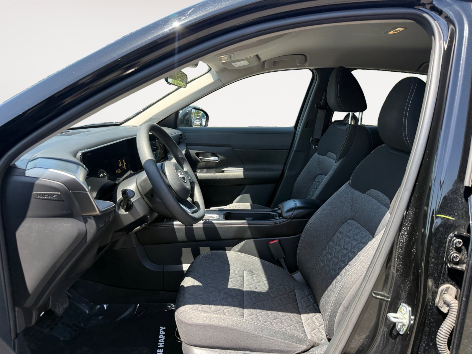 Used 2025 Nissan Kicks SV AWD/4WD image 11