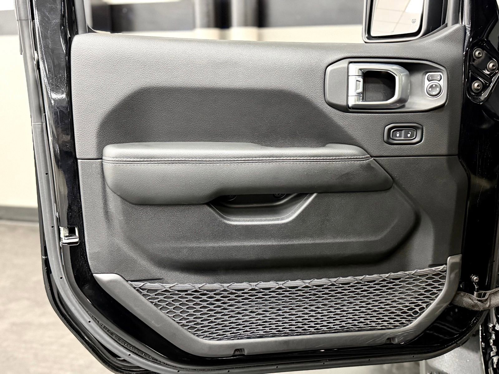 Used 2023 Jeep Wrangler Unlimited Sahara image 19