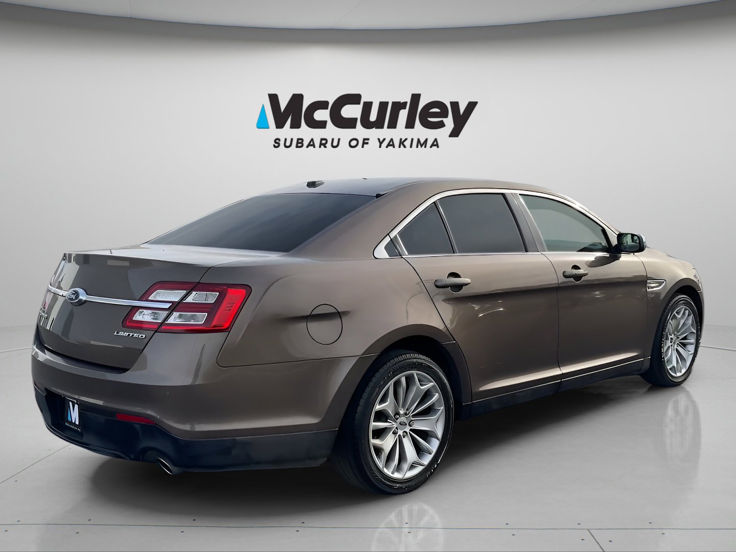 Used 2015 Ford Taurus Limited FWD image 4