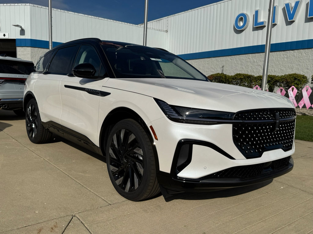 New 2026 Lincoln Nautilus Reserve w/ Jet Appearance Package image 3