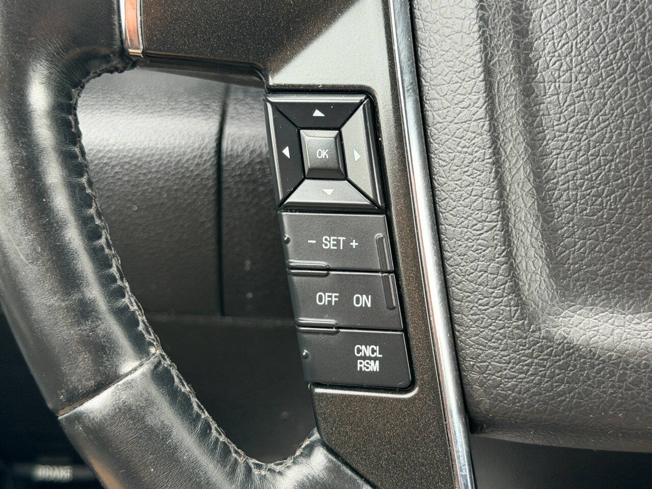 Used 2015 Lincoln Navigator 4WD image 40